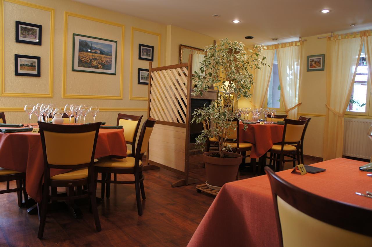 Hotel Restaurant La Goutte Noire Châteaumeillant Exteriör bild