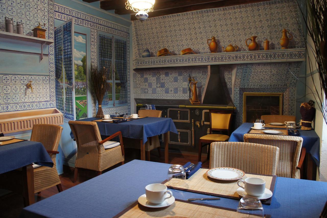 Hotel Restaurant La Goutte Noire Châteaumeillant Exteriör bild
