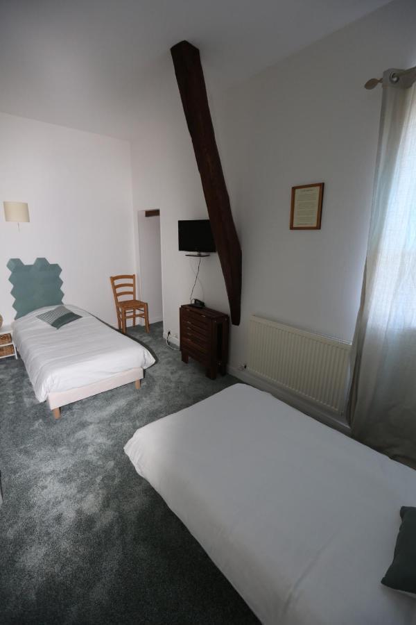 Hotel Restaurant La Goutte Noire Châteaumeillant Exteriör bild